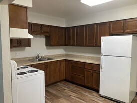 201 1st Ave NE in Mandan, ND - Building Photo