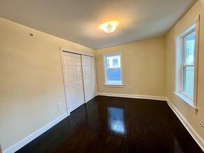 33 Conklin St, Unit 1 in Poughkeepsie, NY - Foto de edificio - Building Photo