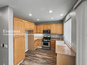 1090 Azalea Ln in Concord, CA - Building Photo - Building Photo