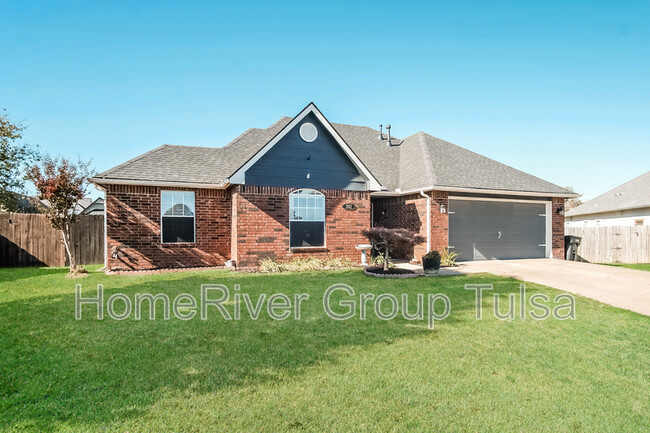 202 E Juneau Pl in Broken Arrow, OK - Foto de edificio - Building Photo