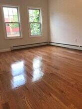 58 Medford St, Unit 1 in Somerville, MA - Foto de edificio - Building Photo
