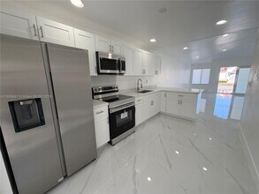 9104 NW 120th St in Hialeah, FL - Building Photo - Building Photo