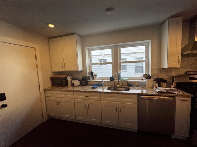 79 Bailey Rd, Unit 1