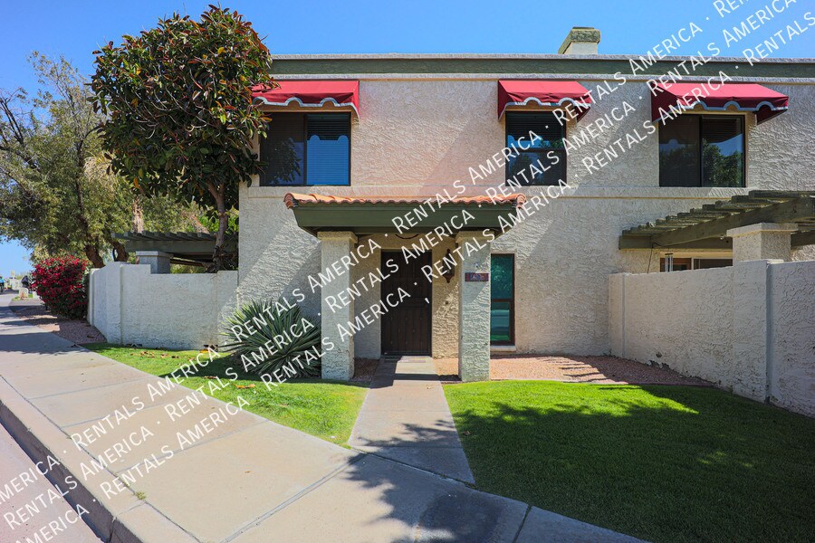 8449 S 48th St in Phoenix, AZ - Building Photo