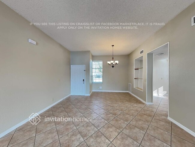 5040 Foxhall Dr N in West Palm Beach, FL - Foto de edificio - Building Photo