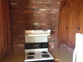 51 Summer St in Westerly, RI - Foto de edificio - Building Photo