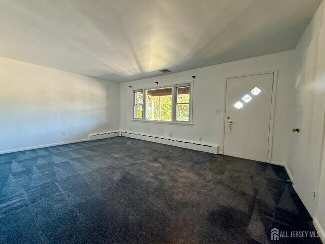 452 Cranbury Rd in East Brunswick, NJ - Building Photo - Building Photo