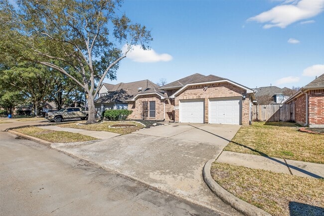 4726 Meadows Edge Ln in Houston, TX - Building Photo - Building Photo