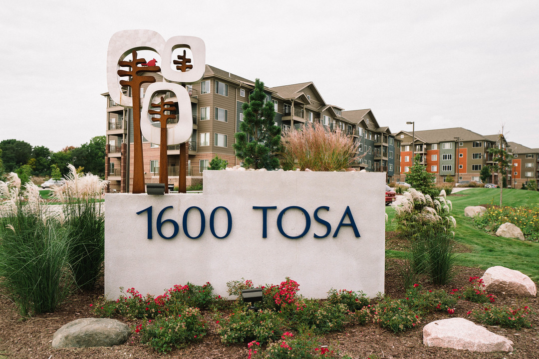 1600 Tosa in Wauwatosa, WI - Building Photo