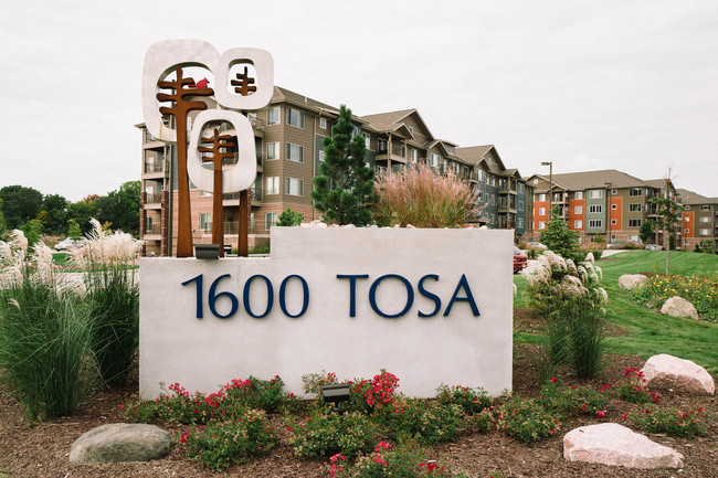 1600 Tosa