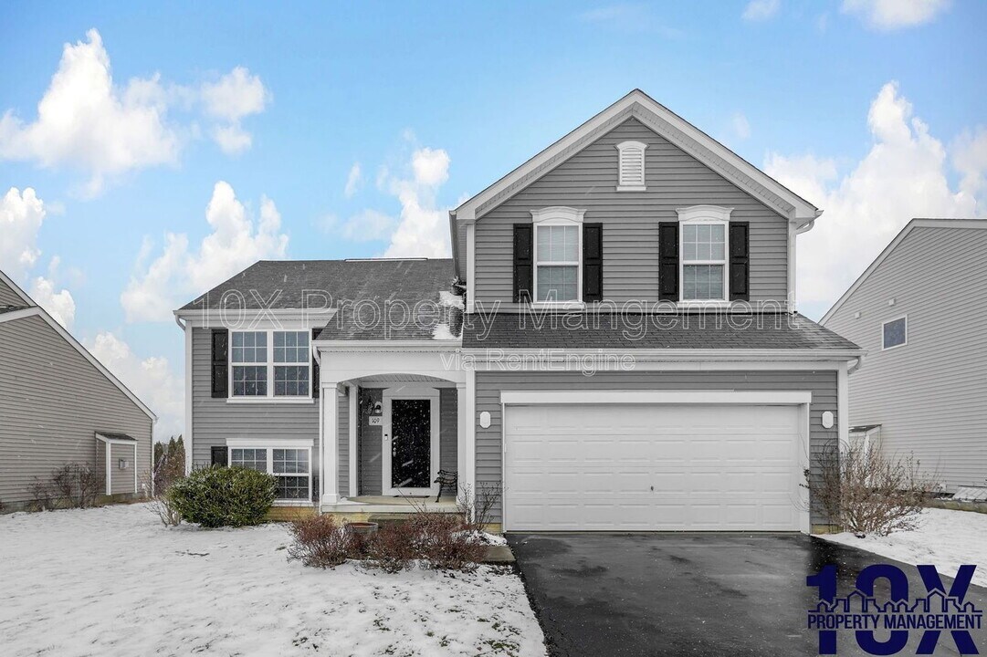 109 Halcyon Dr in Etna, OH - Building Photo