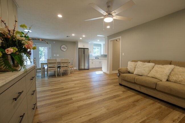 1501 Sharon Rd in Tallahassee, FL - Building Photo - Building Photo