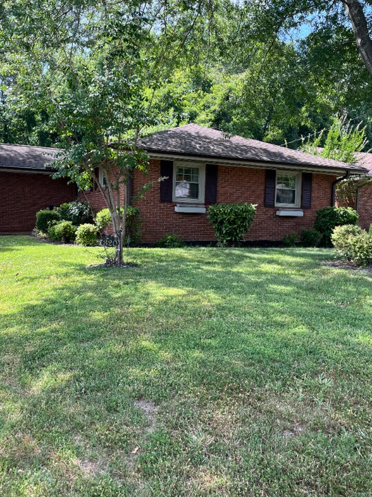 320 Hampton Dr in Danville, VA - Building Photo