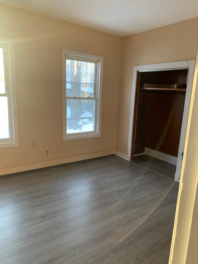 70 Crescent St, Unit 2nd floor in Lawrence, MA - Building Photo - Building Photo