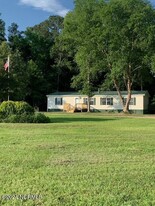 1740 White Oak River Rd in Maysville, NC - Foto de edificio - Building Photo