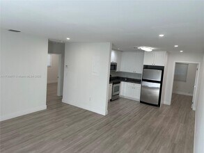 11051 SW 79th Ave in Miami, FL - Building Photo - Building Photo