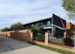 514 S Flower St in Santa Ana, CA - Building Photo - Building Photo