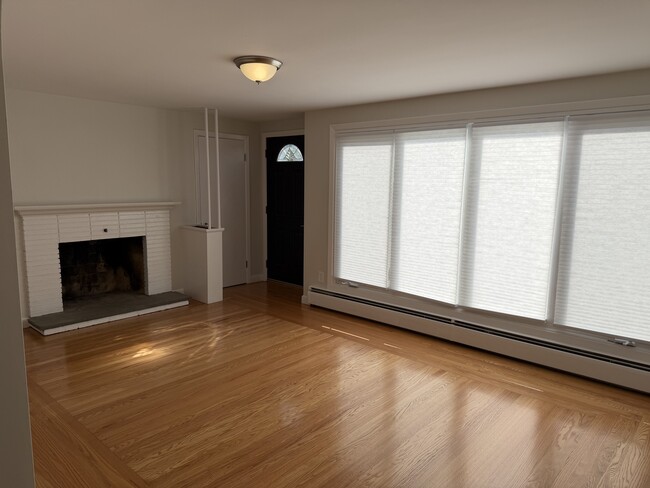 143 Scenic Dr in Cranston, RI - Building Photo - Building Photo