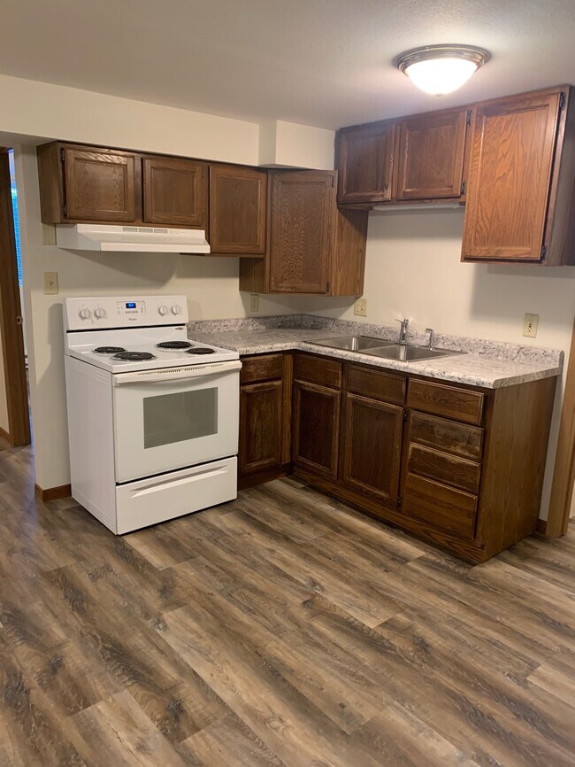 2023 11th Ave N in Grand Forks, ND - Foto de edificio - Building Photo