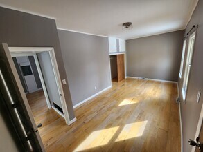 152 N Pearl St, Unit B in Berlin, WI - Foto de edificio - Building Photo