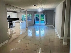 251 NW 34th St in Oakland Park, FL - Building Photo - Building Photo