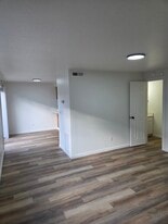 2055 Campus Dr, Unit 2055 Campus Drive unit 1 in Medford, OR - Building Photo