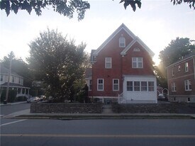490 Broadway in Newport, RI - Building Photo