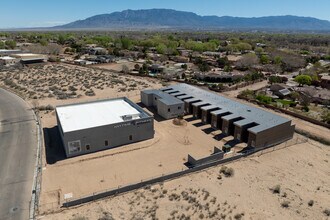 9368 Valley View Dr NW in Albuquerque, NM - Building Photo - Building Photo