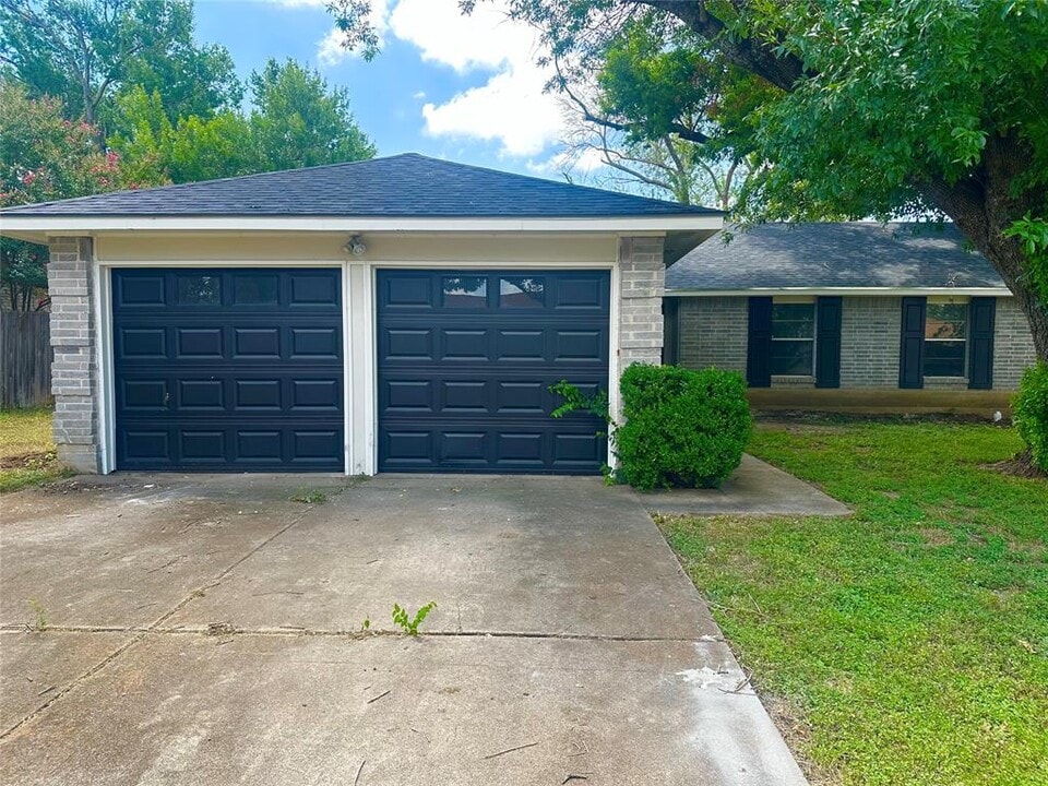 1907 Ridgetop Dr in Round Rock, TX - Building Photo