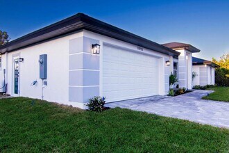 10654 Washington Rd in Port Charlotte, FL - Building Photo - Building Photo