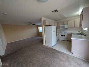 713 Anne Ln in Henderson, NV - Building Photo - Building Photo
