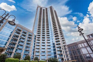 400 W Peachtree St NW in Atlanta, GA - Building Photo