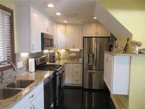 160 Colonel John Gardner Rd in Narragansett, RI - Building Photo - Building Photo