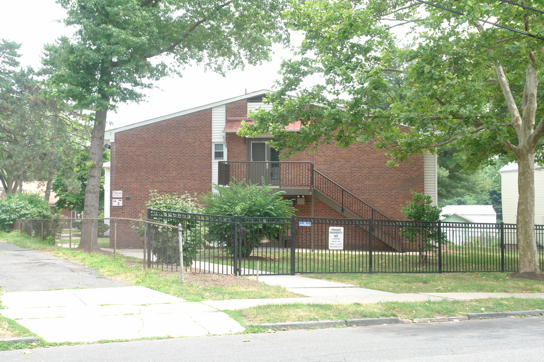 250 Irving St in Rahway, NJ - Building Photo