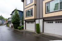 Villas At Mondavio in Redmond, WA - Building Photo - Building Photo