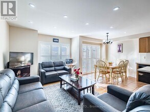 632 Scott Blvd in Milton, ON - Building Photo - Building Photo