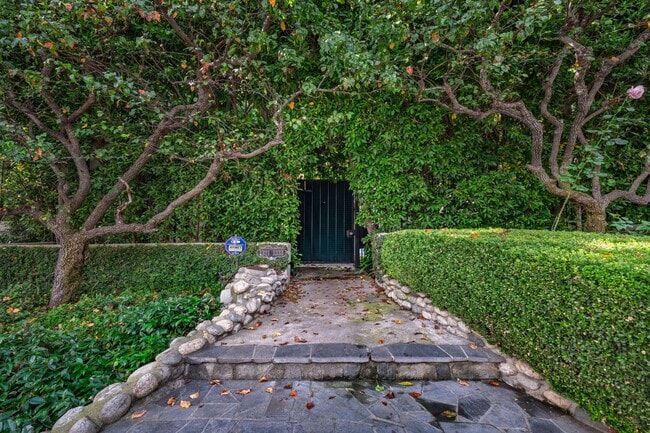 1321 Hayworth Ave in West Hollywood, CA - Foto de edificio - Building Photo