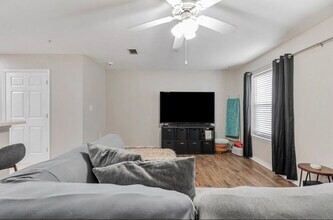 17 Shell Ave SE in Fort Walton Beach, FL - Foto de edificio - Building Photo