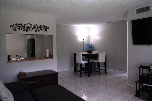 10002 Winding Lake Rd in Sunrise, FL - Building Photo - Building Photo