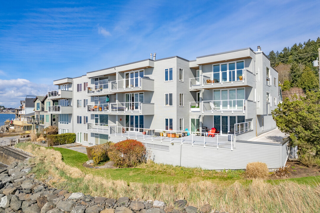 BEACH DRIVE CONDOMINIUM in Seattle, WA - Building Photo