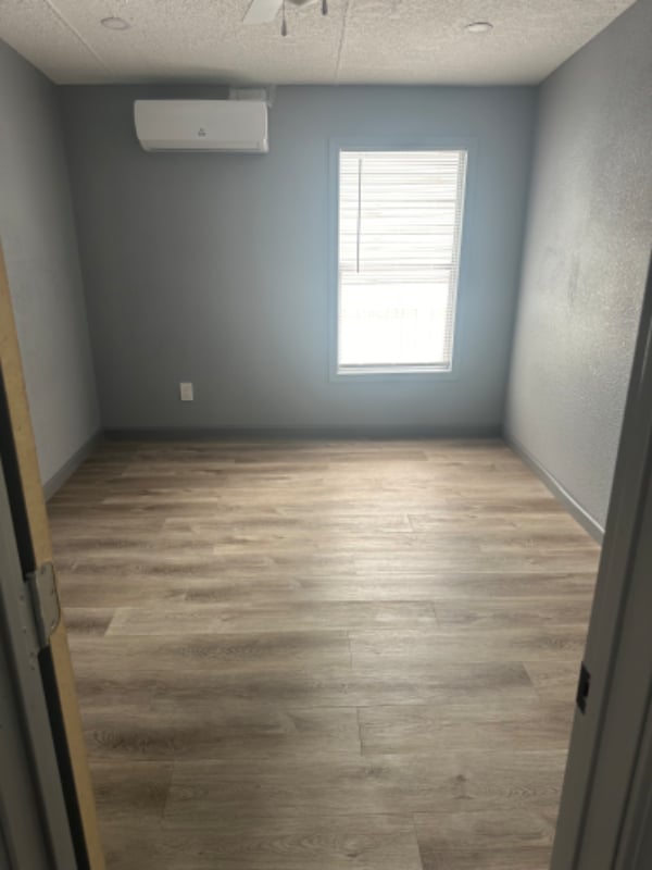 21575 Russell Dr in New Caney, TX - Foto de edificio - Building Photo