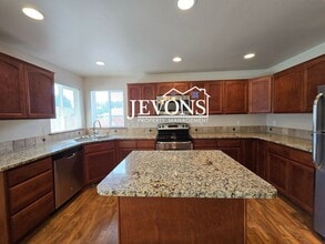 2015 S 57th Ave in Yakima, WA - Building Photo - Building Photo