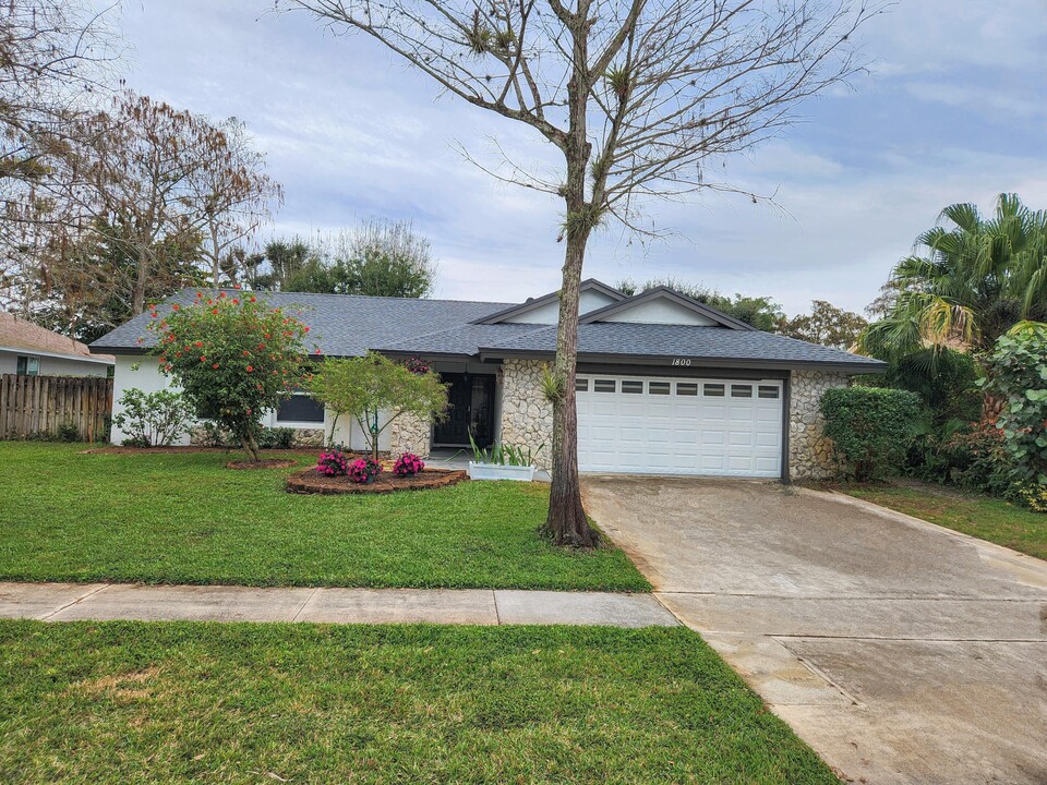 1800 Primrose Ln in Wellington, FL - Building Photo