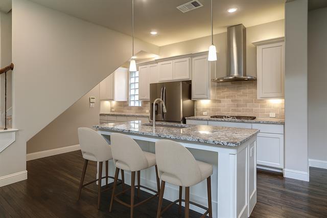 property at 3853 Wellesley Ave