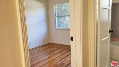 11202 Camarillo St in Los Angeles, CA - Building Photo - Building Photo