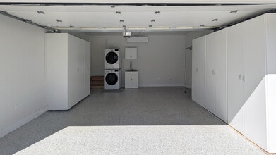 16955 Bassett St in Los Angeles, CA - Building Photo - Building Photo