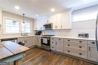 2212 Defoors Ferry Rd NW in Atlanta, GA - Building Photo - Building Photo