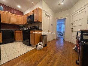 1122 Commonwealth Ave in Boston, MA - Foto de edificio - Building Photo