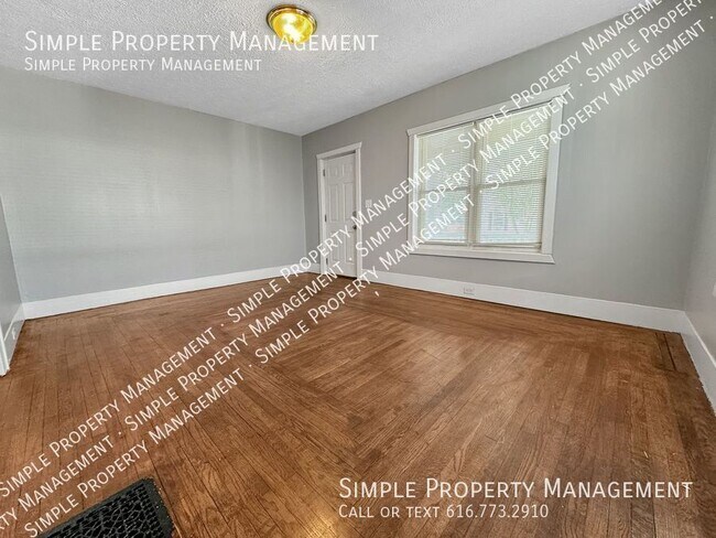 813 California St NW in Grand Rapids, MI - Building Photo - Building Photo