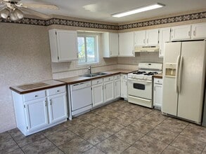 725 Clearwood Ct in Aurora, IL - Building Photo - Building Photo